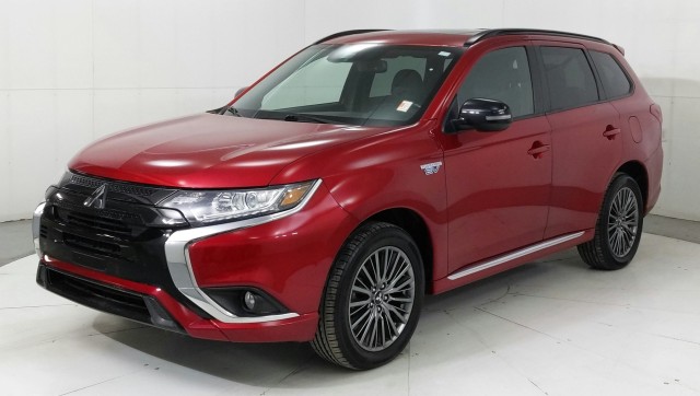 Used 2022 RED Mitsubishi SEL image 1