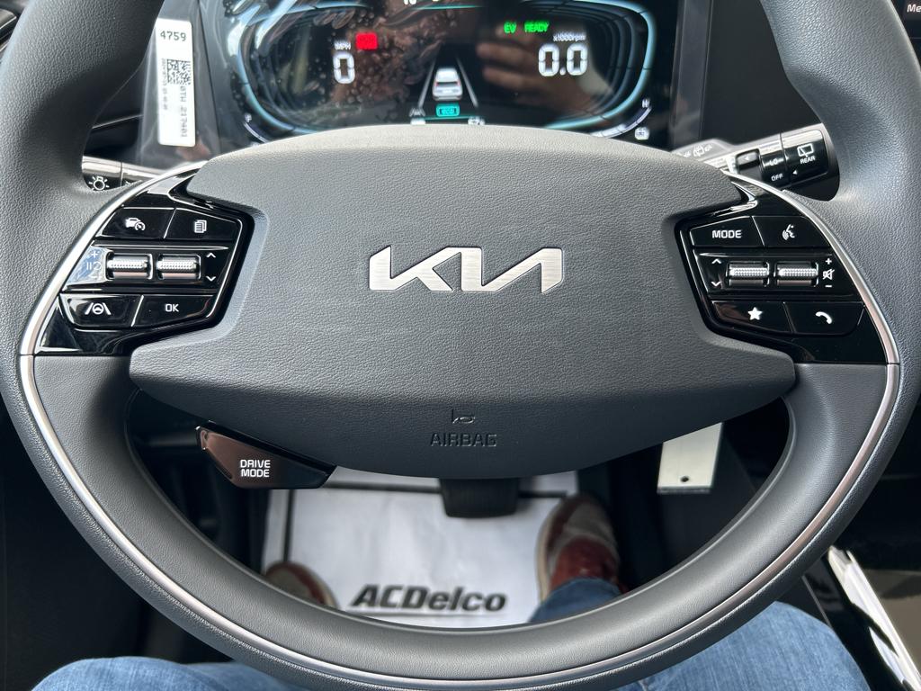 2025 Kia Niro LX photo 24