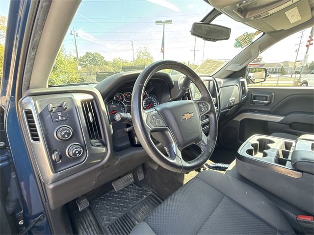 2017 Chevrolet Silverado 1500 LT photo 2