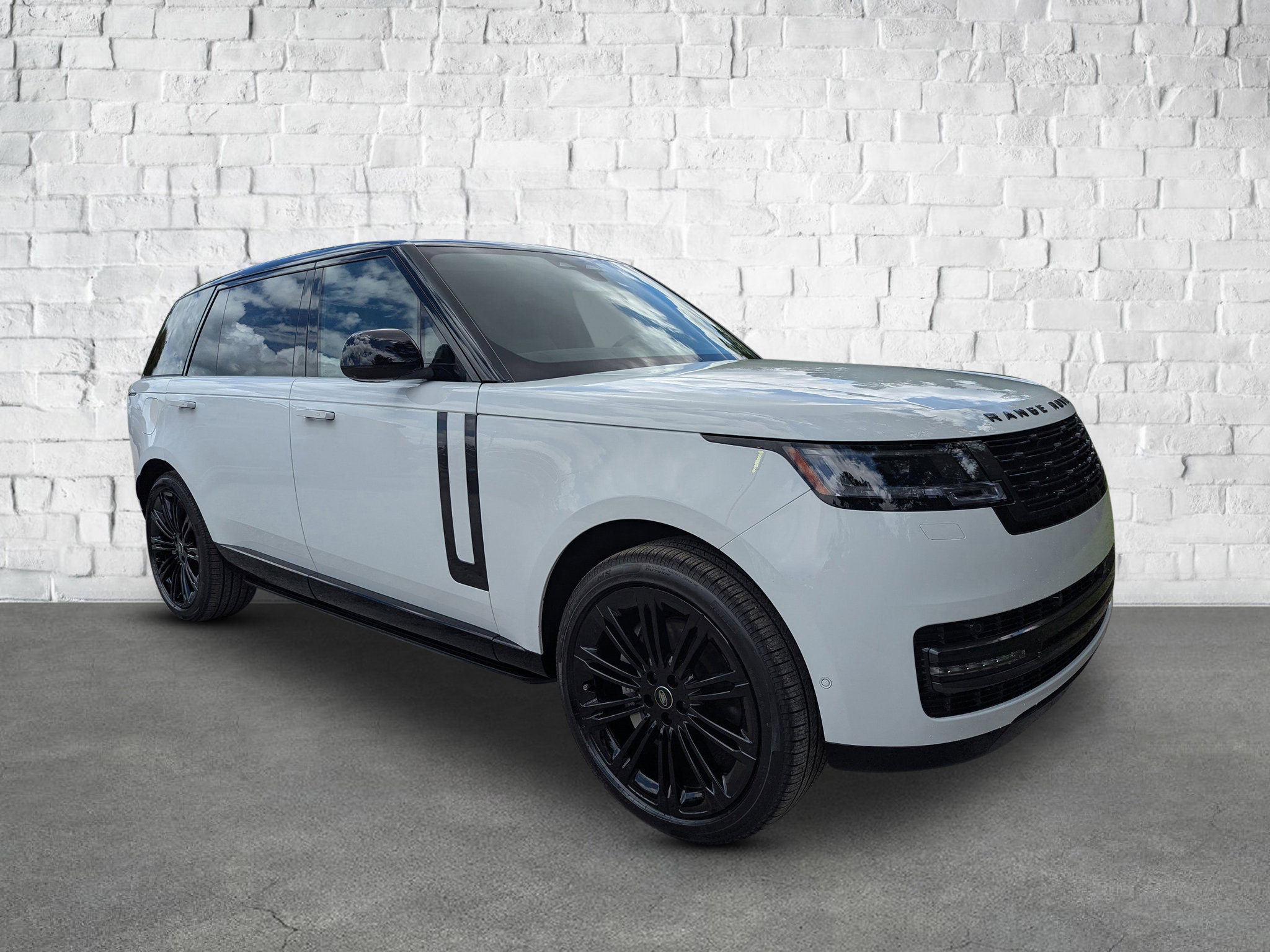 2025 Land Rover Range Rover SE photo 7