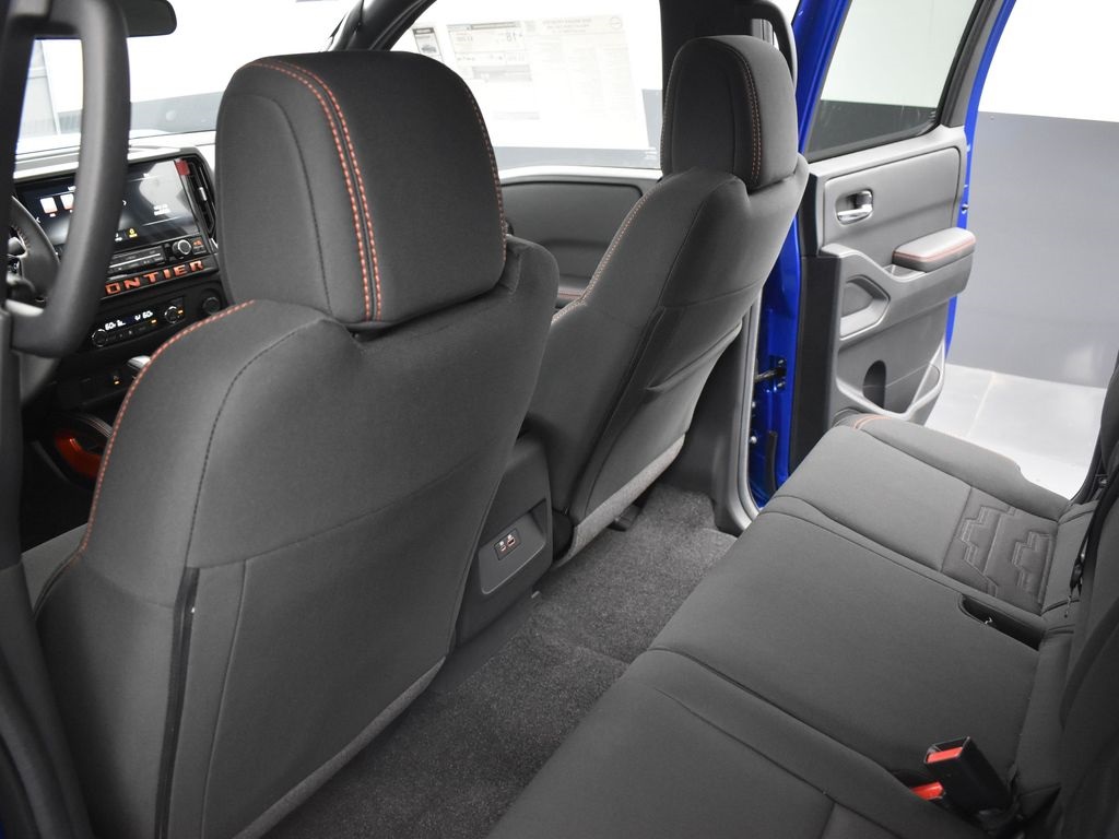 2025 Nissan Frontier photo 13