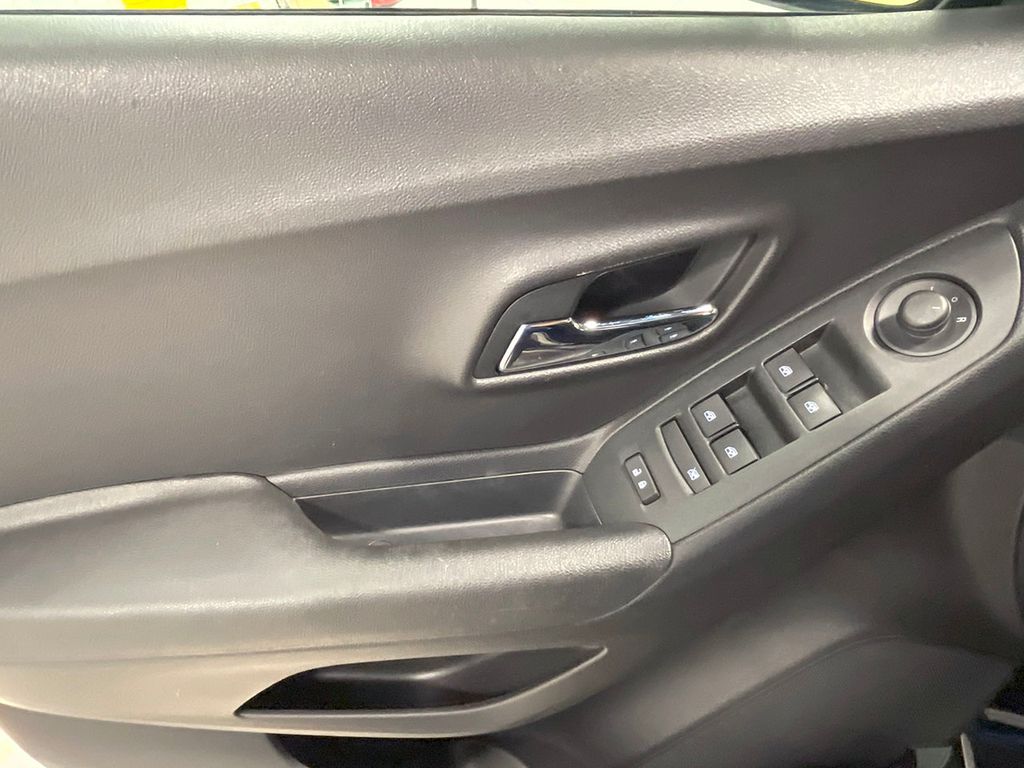 2019 Chevrolet Trax LS photo 14