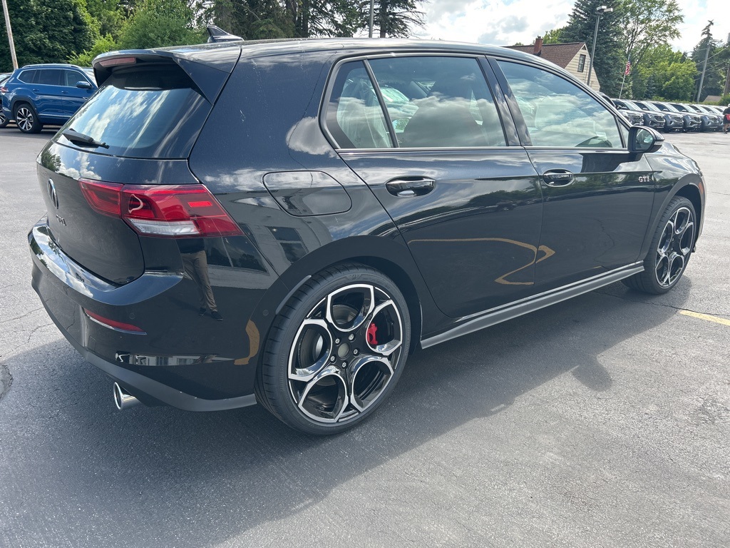 2025 Volkswagen Golf GTI Autobahn photo 4