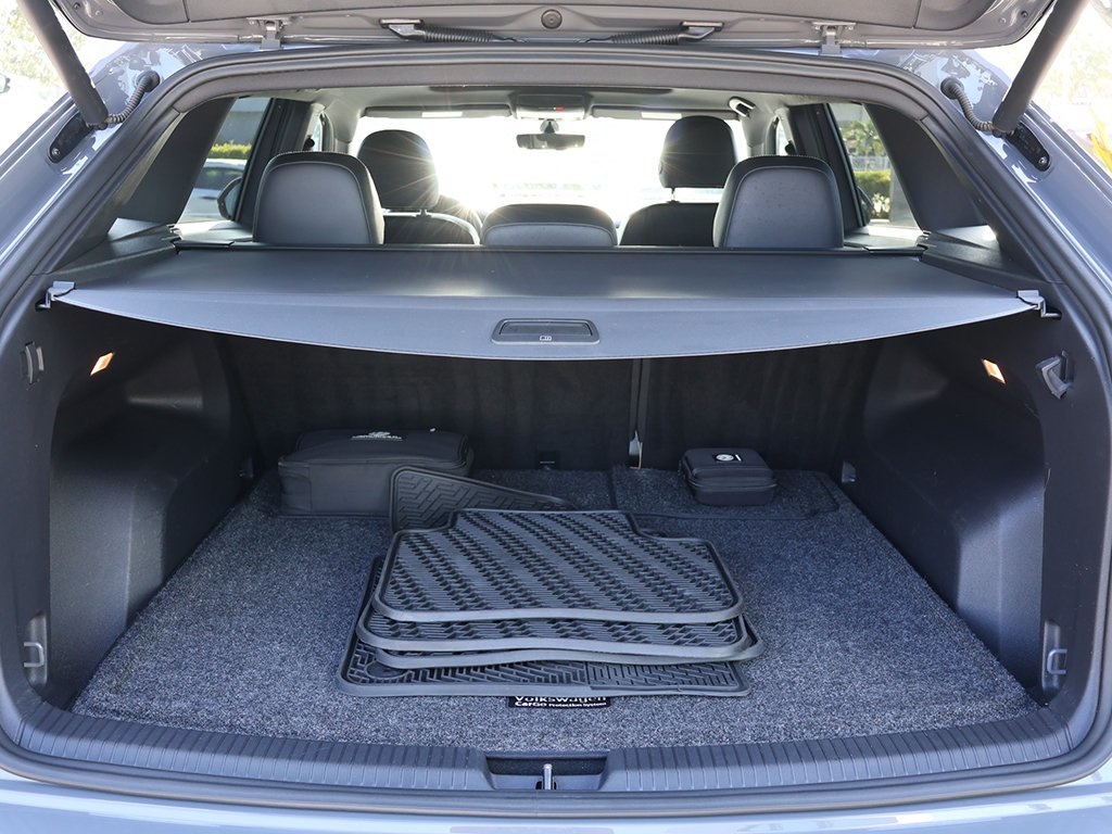 2021 Volkswagen Atlas Cross Sport V6 SE Technology R-Line photo 15