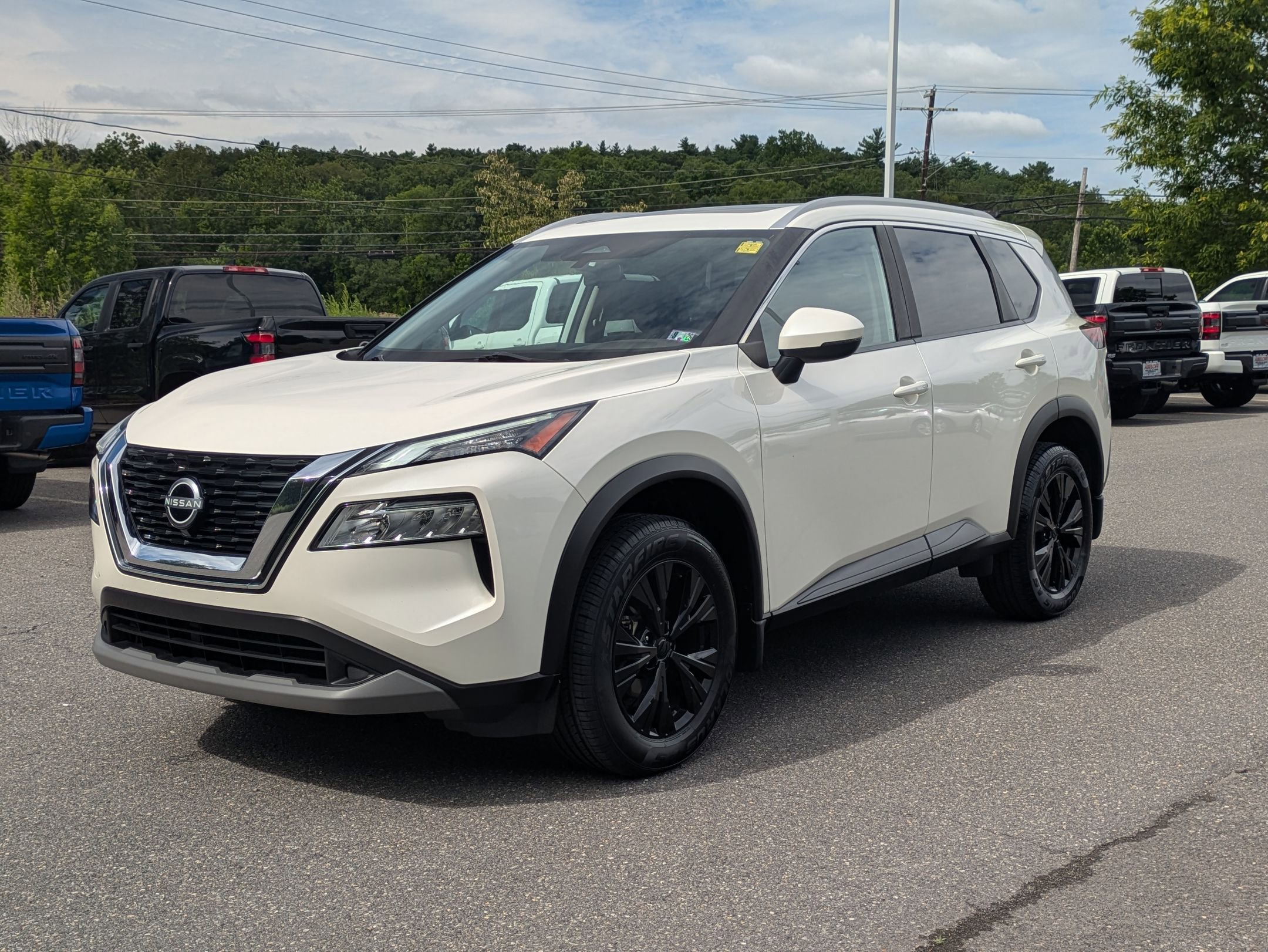 2022 Nissan Rogue SV photo 3