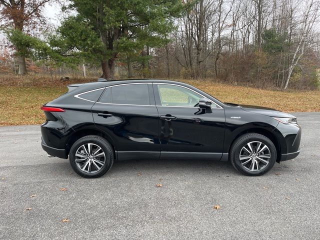 2021 Toyota Venza LE photo 3