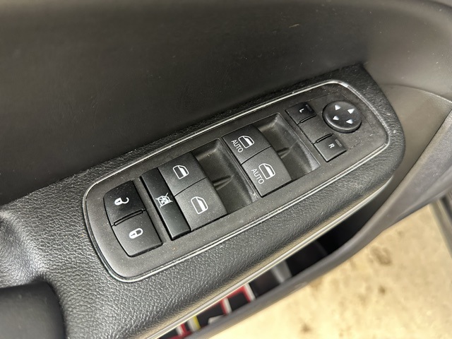 2023 Chrysler 300 Touring L photo 18