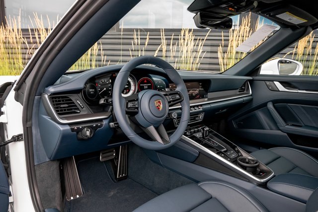 2025 Porsche 911 Turbo S Cabriolet photo 4