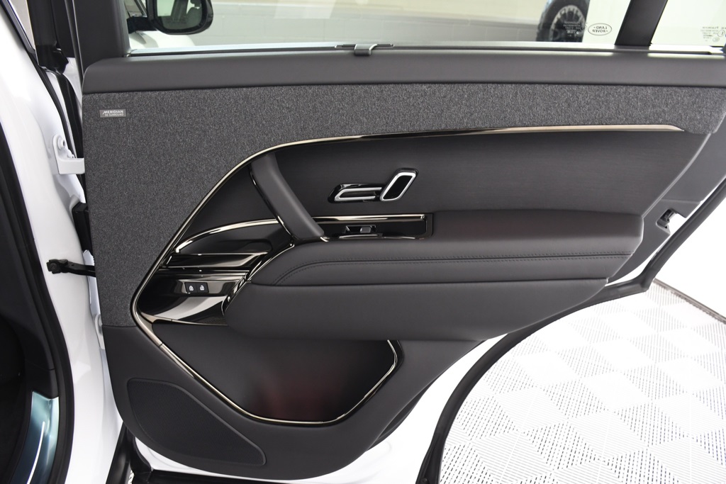 2025 Land Rover Range Rover Sport SE photo 19