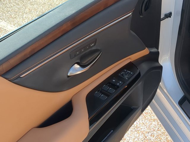 2022 Lexus ES 350 photo 13