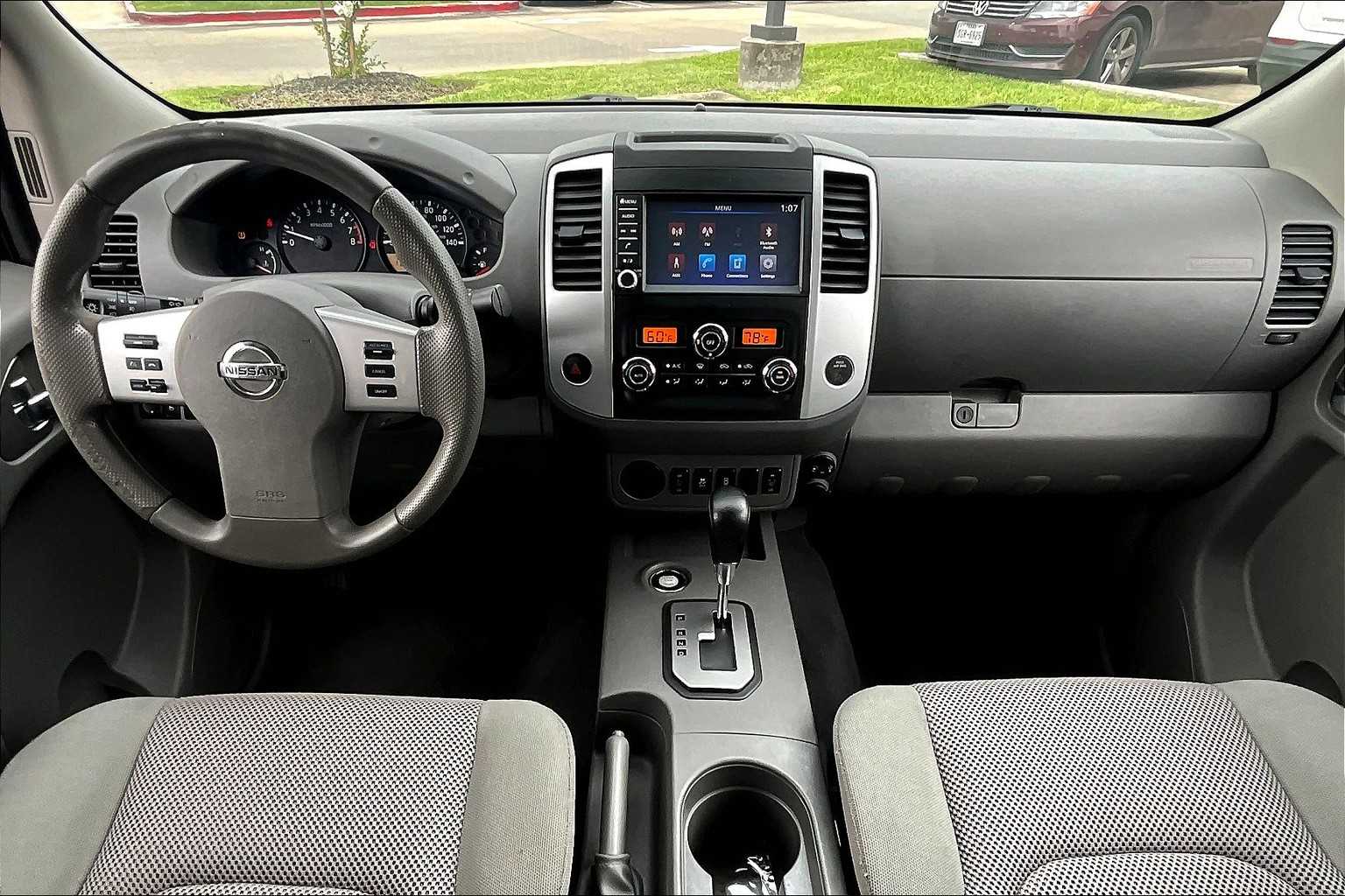 2020 Nissan Frontier SV Crew Cab photo 12
