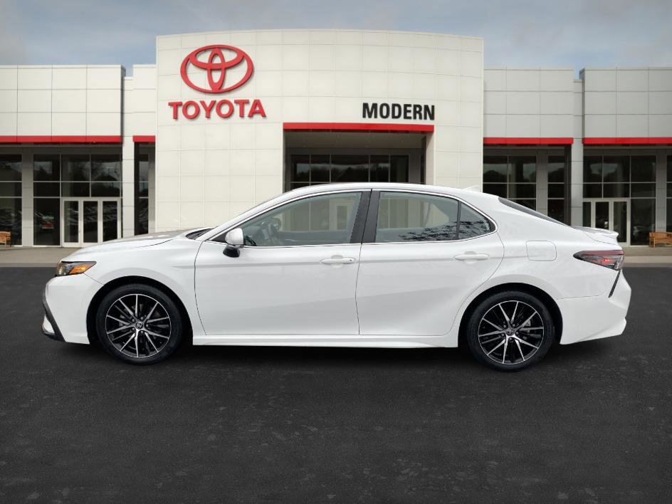 2024 Toyota Camry SE photo 2