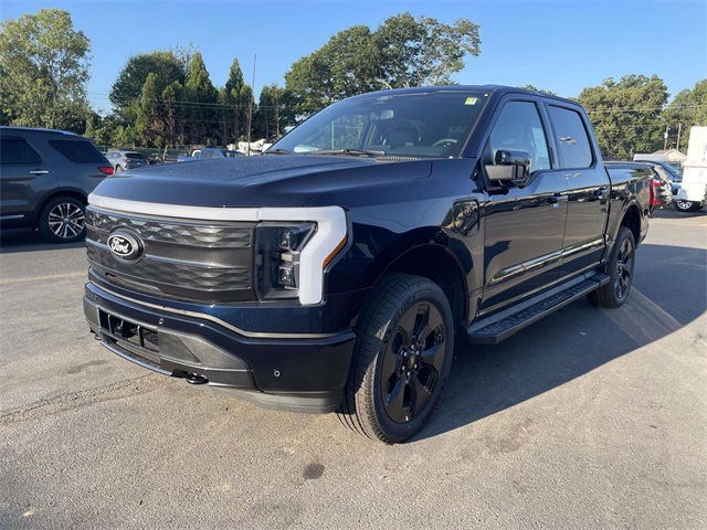 2025 Ford F-150 Lightning Platinum photo 3