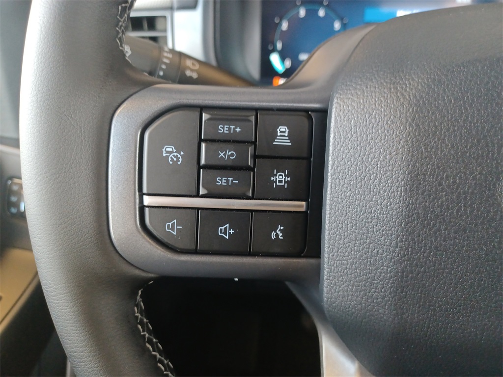 2025 Ford F-150 Lariat photo 24