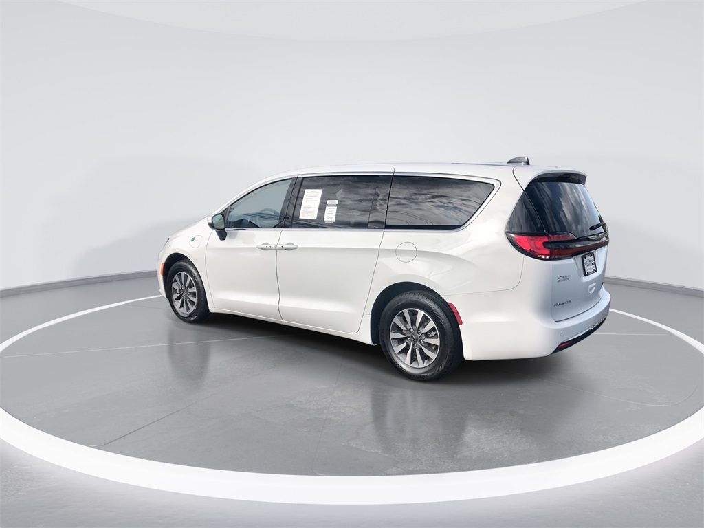 2023 Chrysler Pacifica Hybrid Touring L photo 6