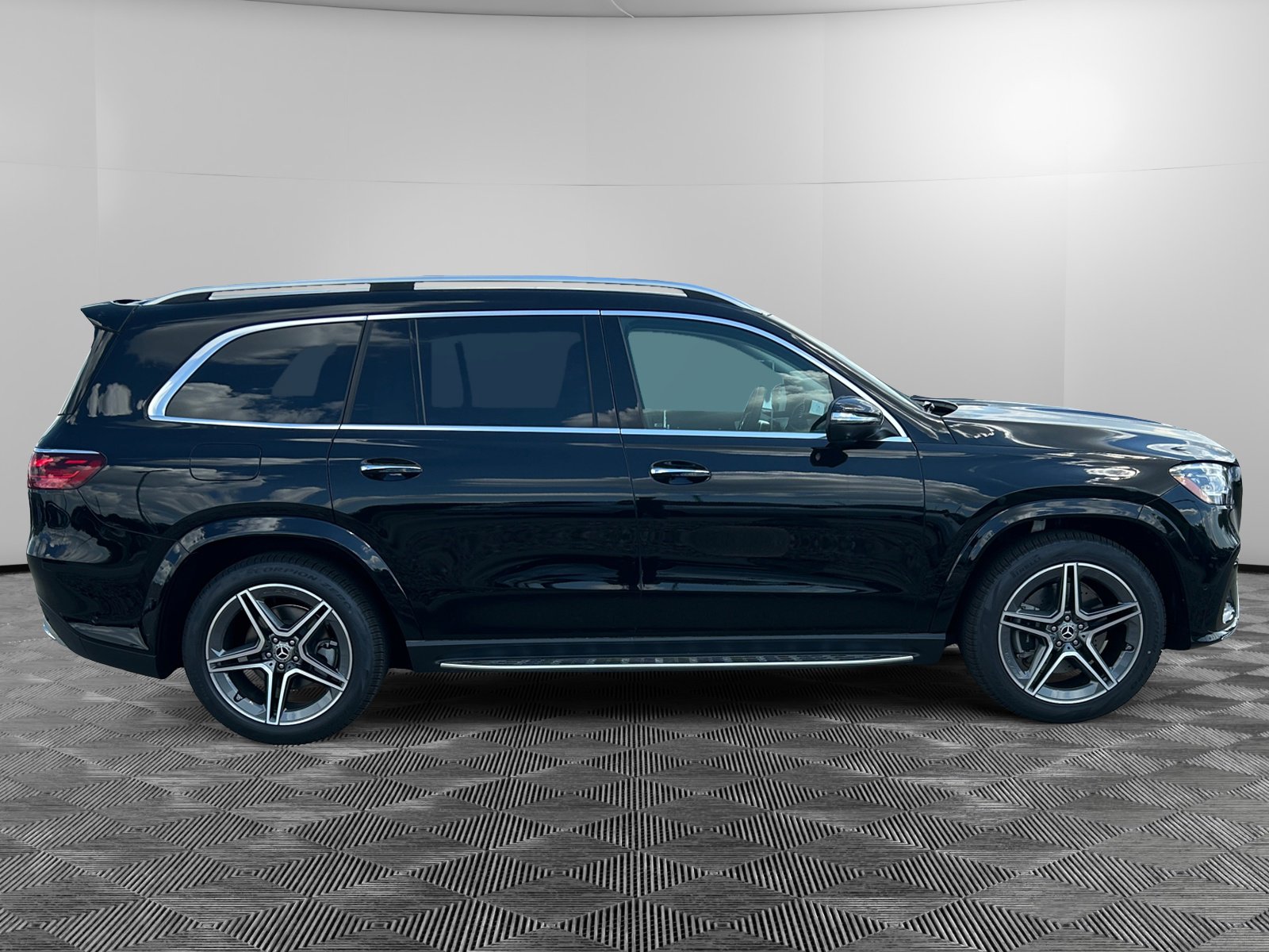 2025 Mercedes Benz GLS 450 4MATIC photo 6