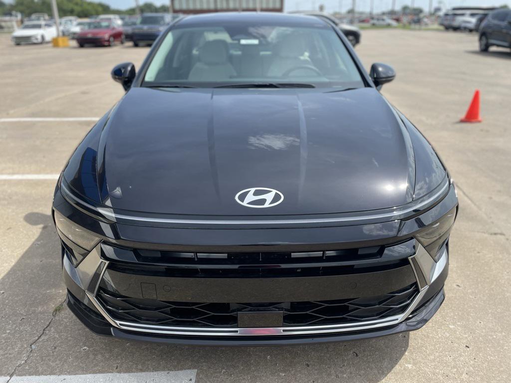2025 Hyundai Sonata SEL photo 3