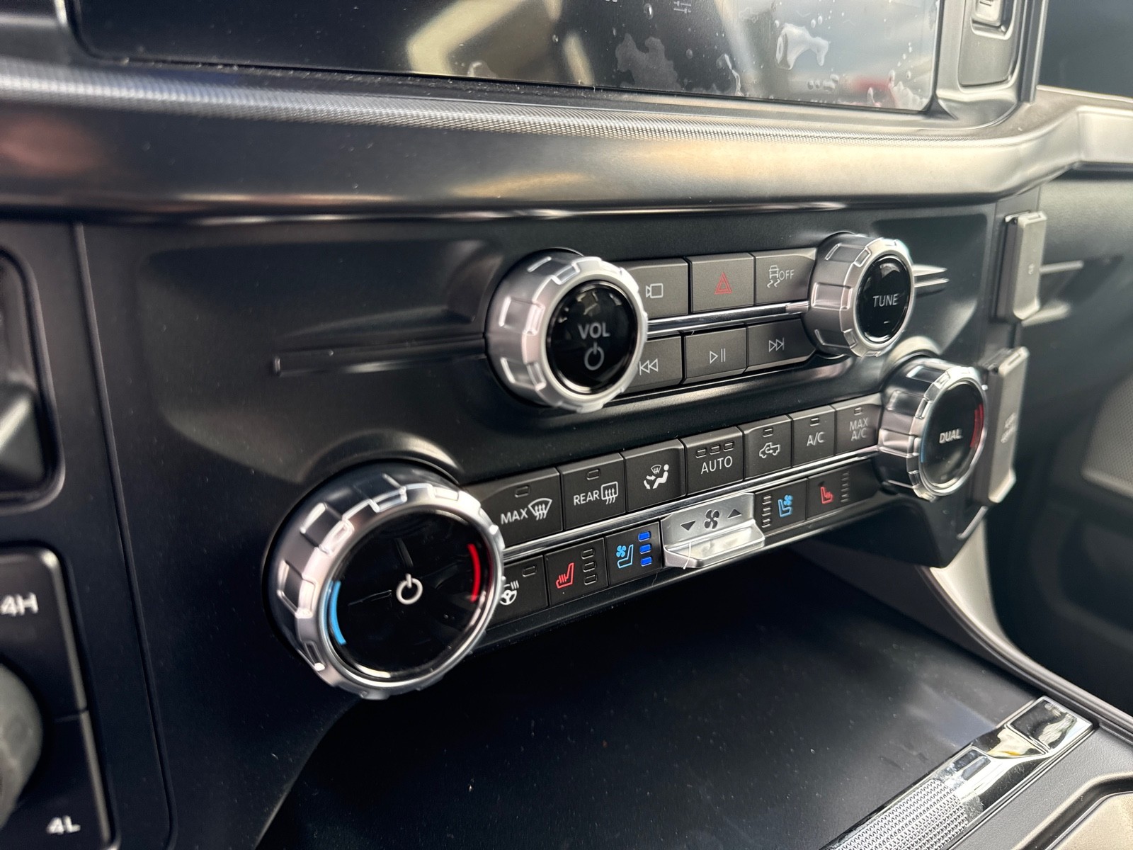 2025 Ford F-150 Lariat photo 17