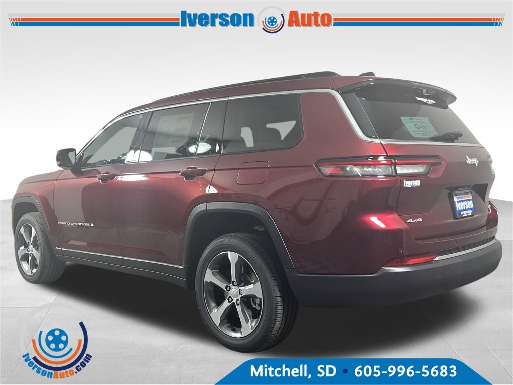 2025 Jeep Grand Cherokee Limited photo 2