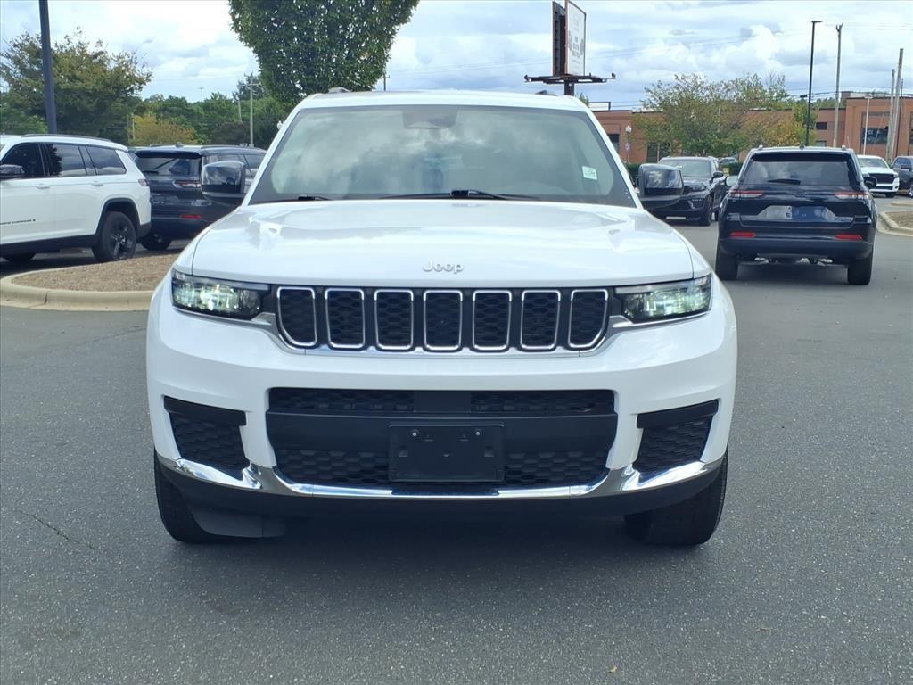 2023 Jeep Grand Cherokee Laredo photo 2