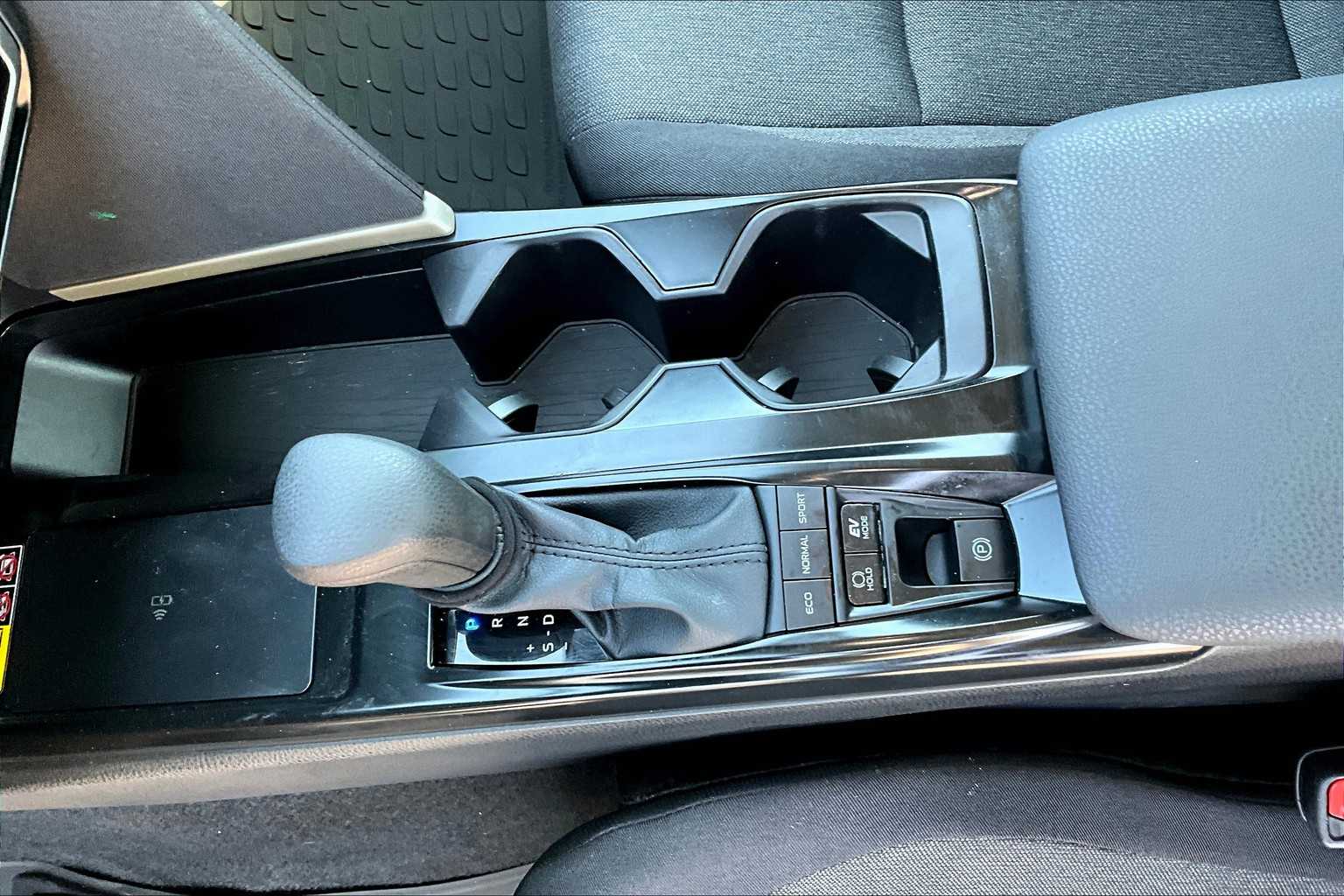 2025 Toyota Camry LE photo 13