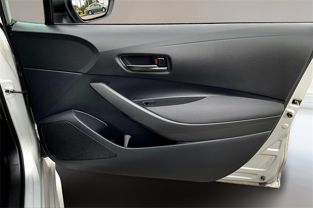 2022 Toyota Corolla LE photo 17