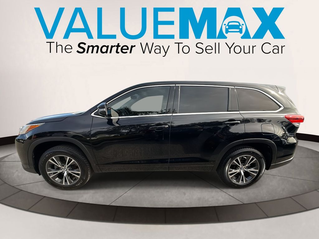 2017 Toyota Highlander LE photo 5