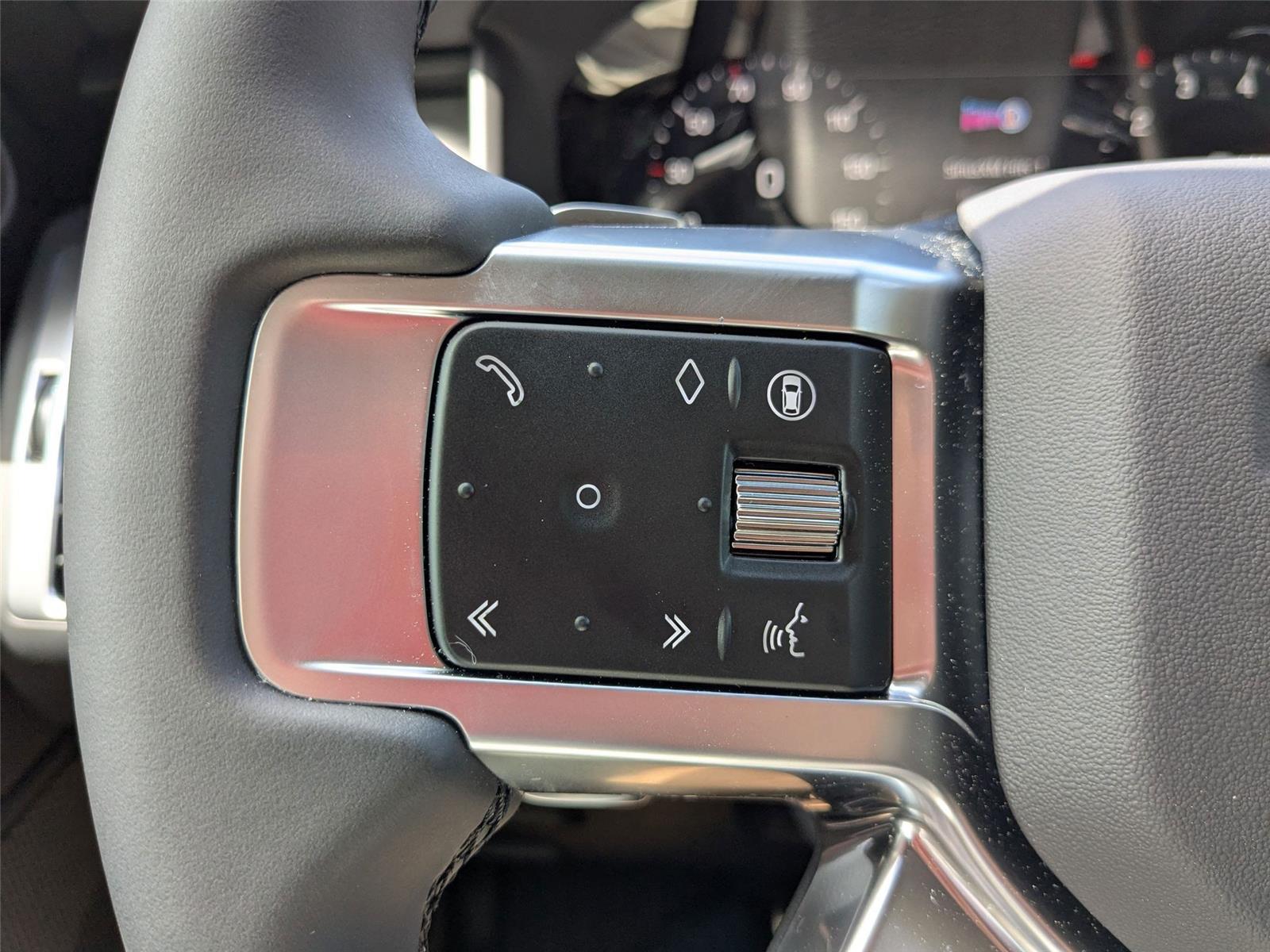 2025 Land Rover Discovery SE photo 16