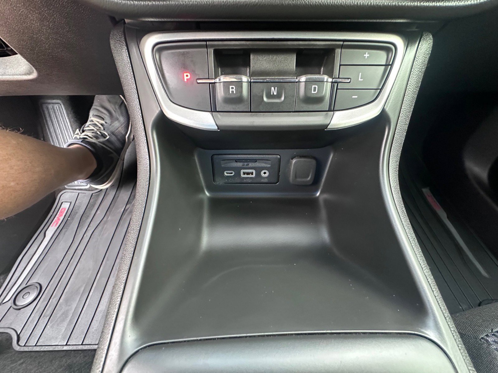 2023 Gmc Terrain SLE photo 14