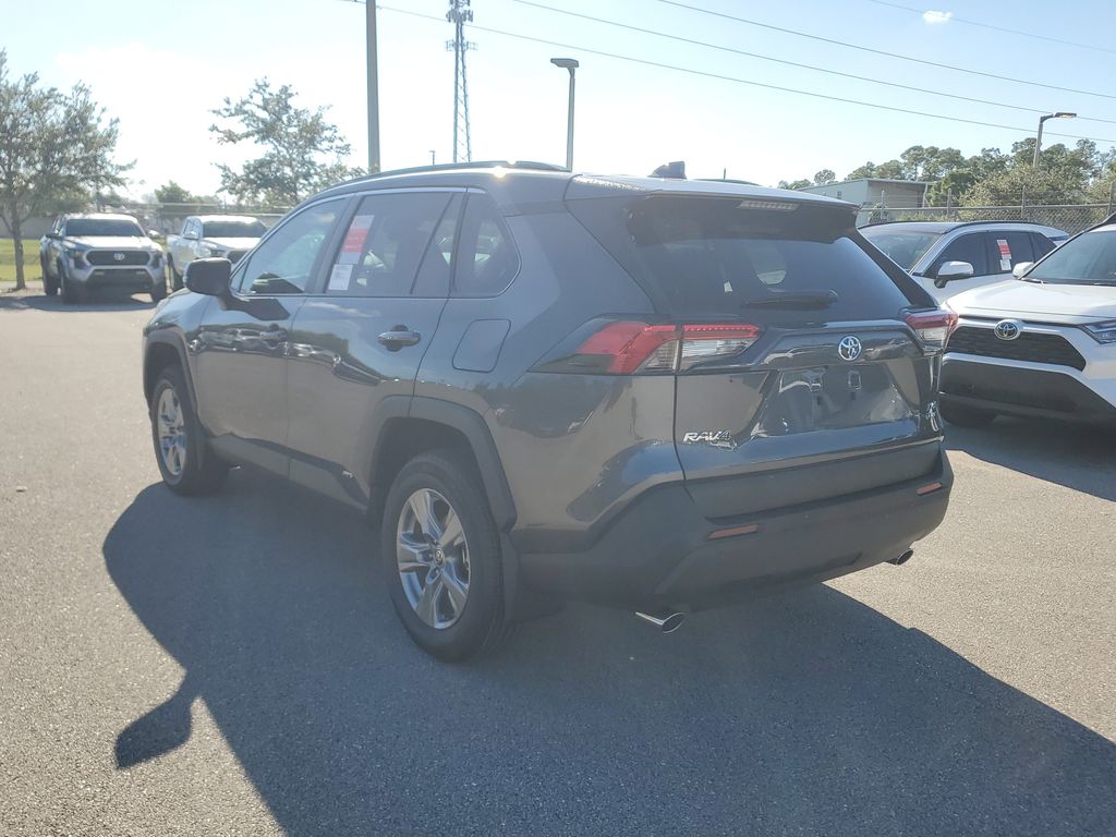 2025 Toyota RAV4 Hybrid XLE photo 7