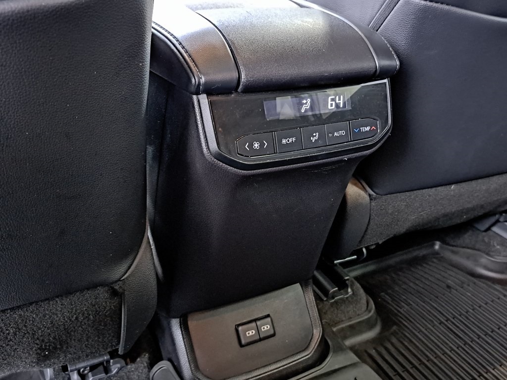 2023 Toyota Highlander L photo 28