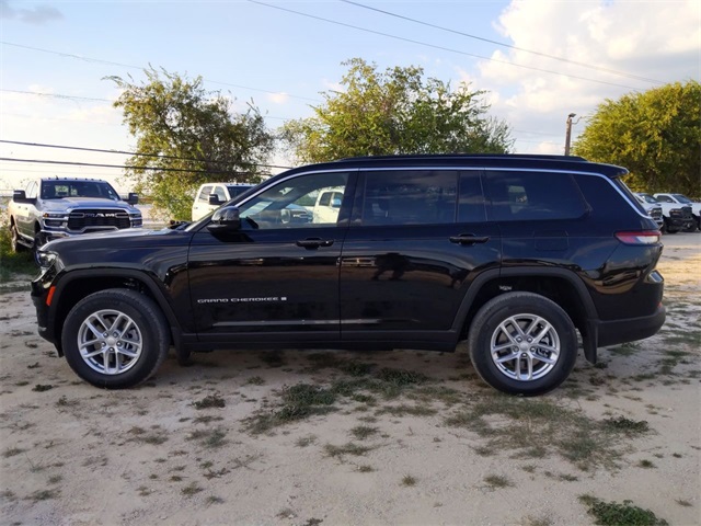 2025 Jeep Grand Cherokee Laredo photo 4