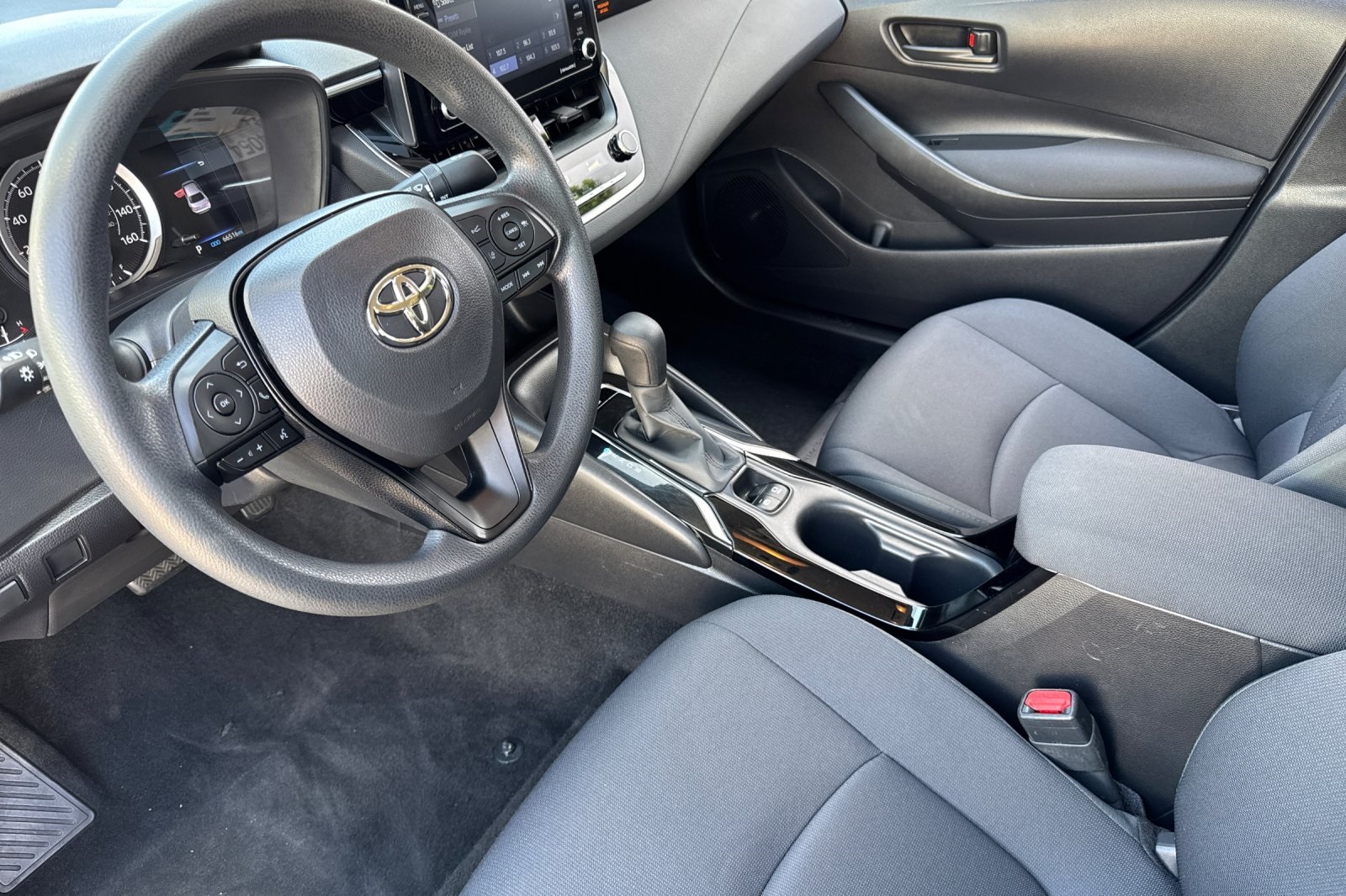 2022 Toyota Corolla LE photo 9