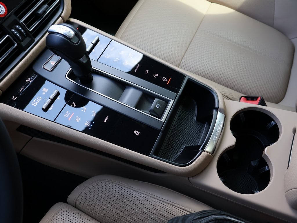 2024 Porsche Macan T photo 23