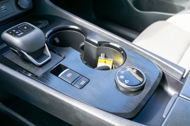 2022 Nissan Rogue SV photo 21