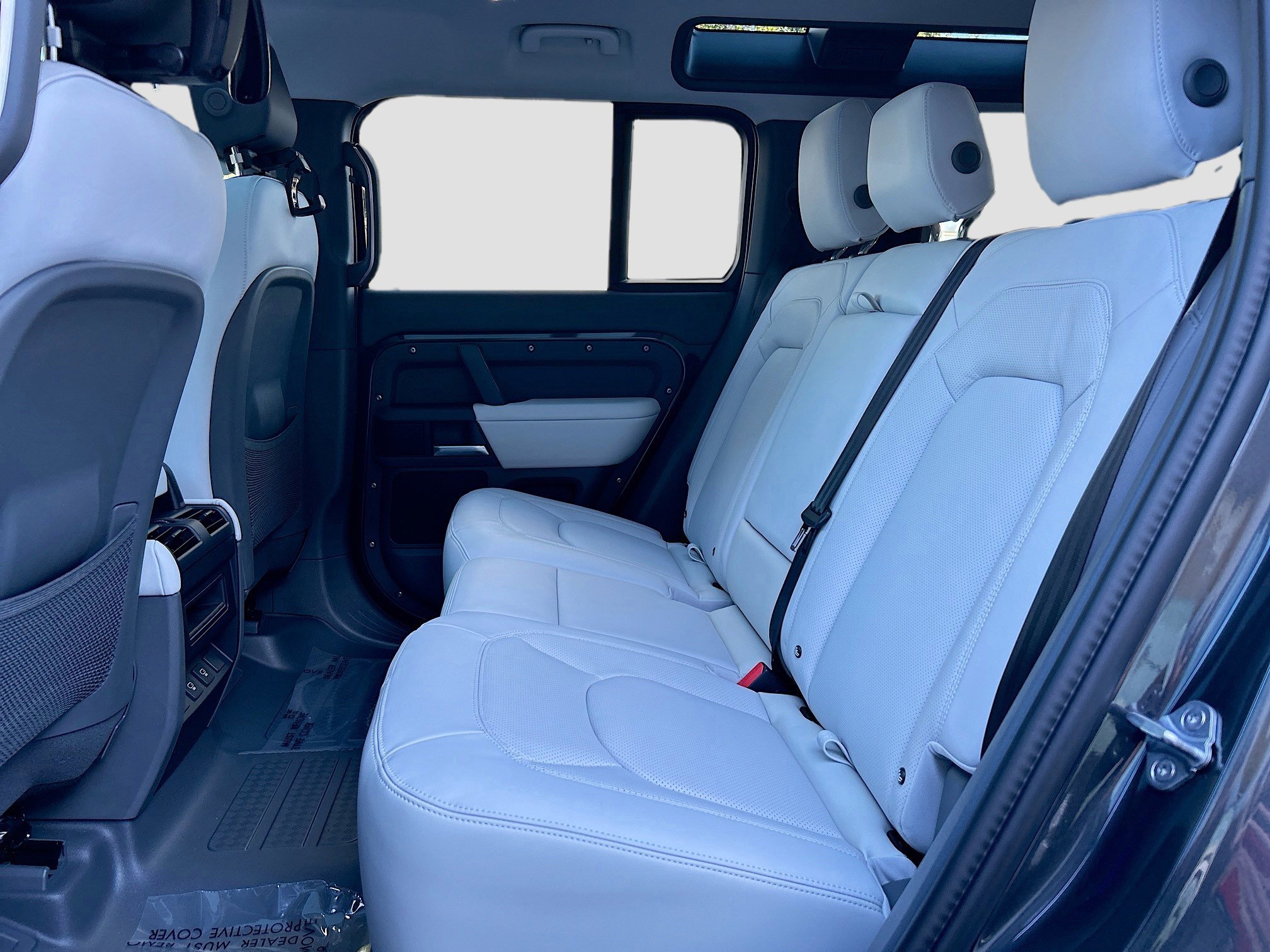 2025 Land Rover Defender 110 S photo 12