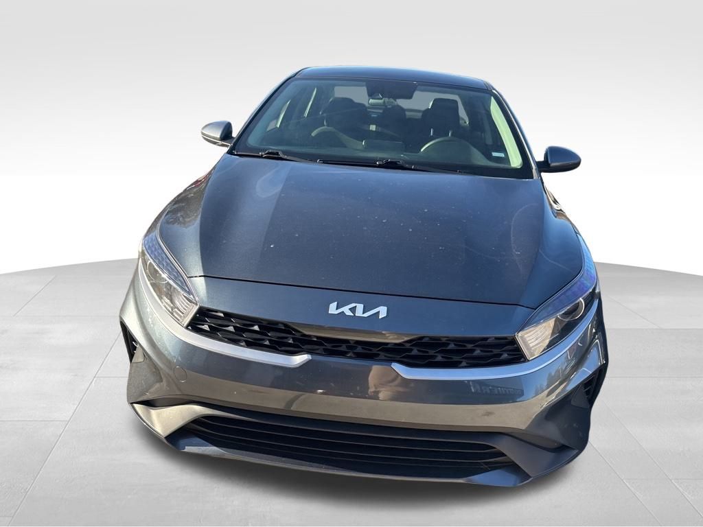2023 Kia Forte LXS photo 2