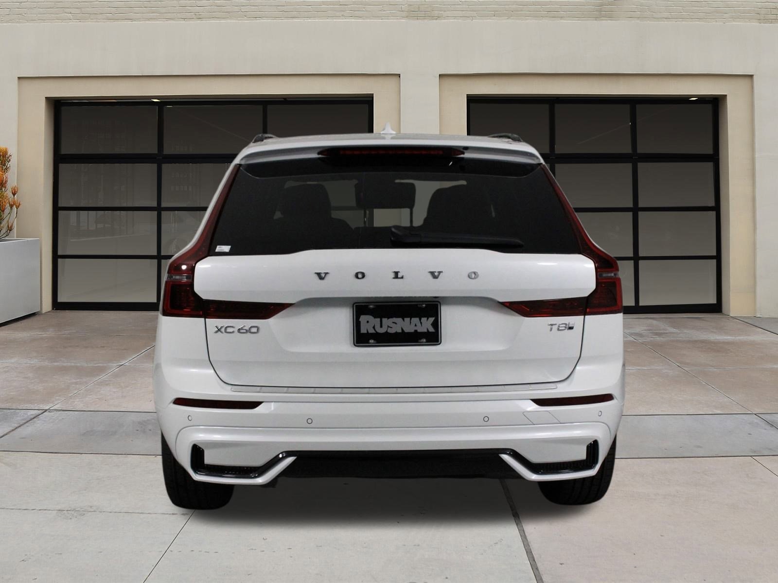 2026 Volvo XC60 Hybrid T8 Plus photo 4