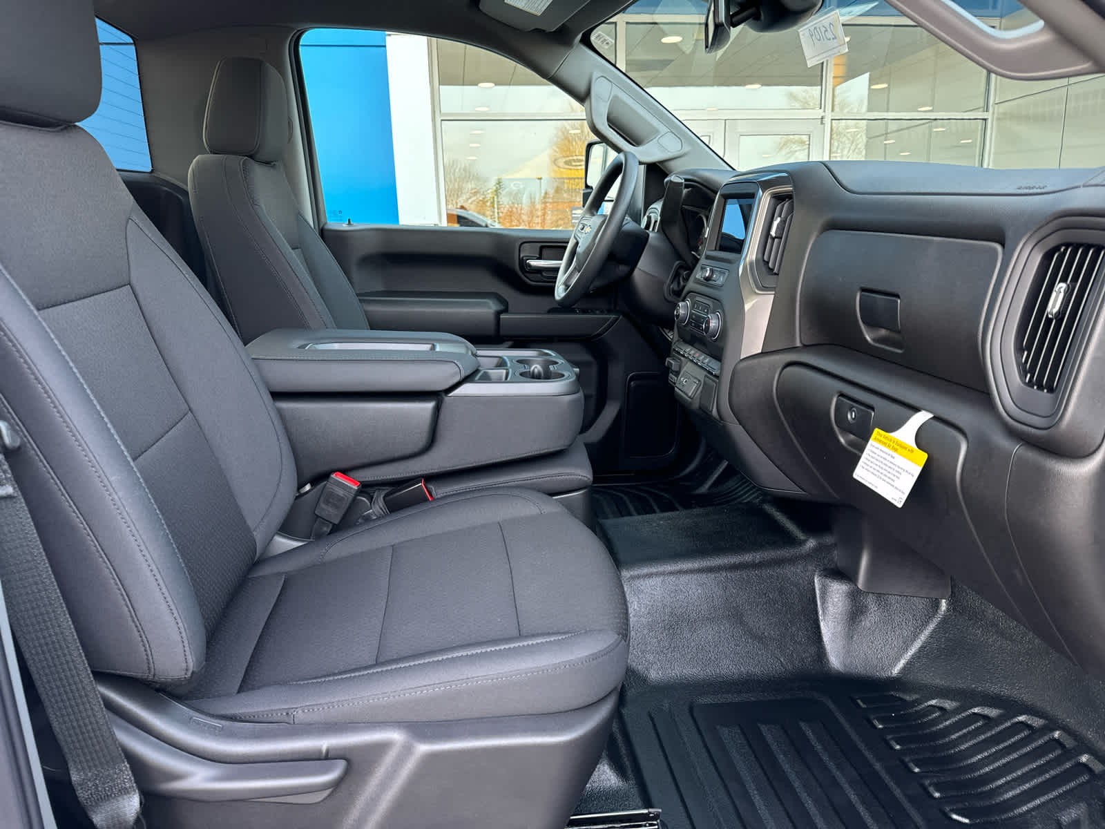 2025 Chevrolet Silverado 3500HD photo 4