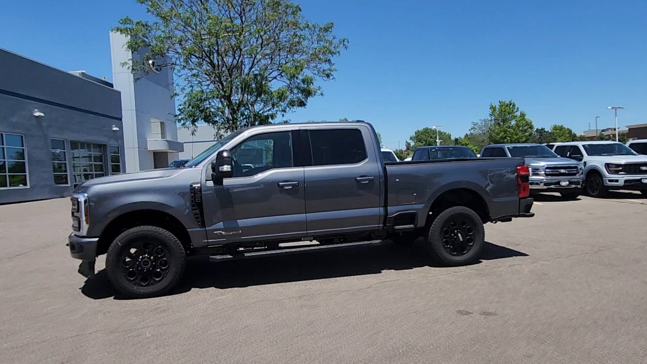2025 Ford F-350 Lariat photo 2