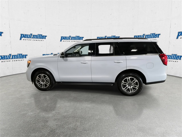 2025 Ford Expedition photo 2