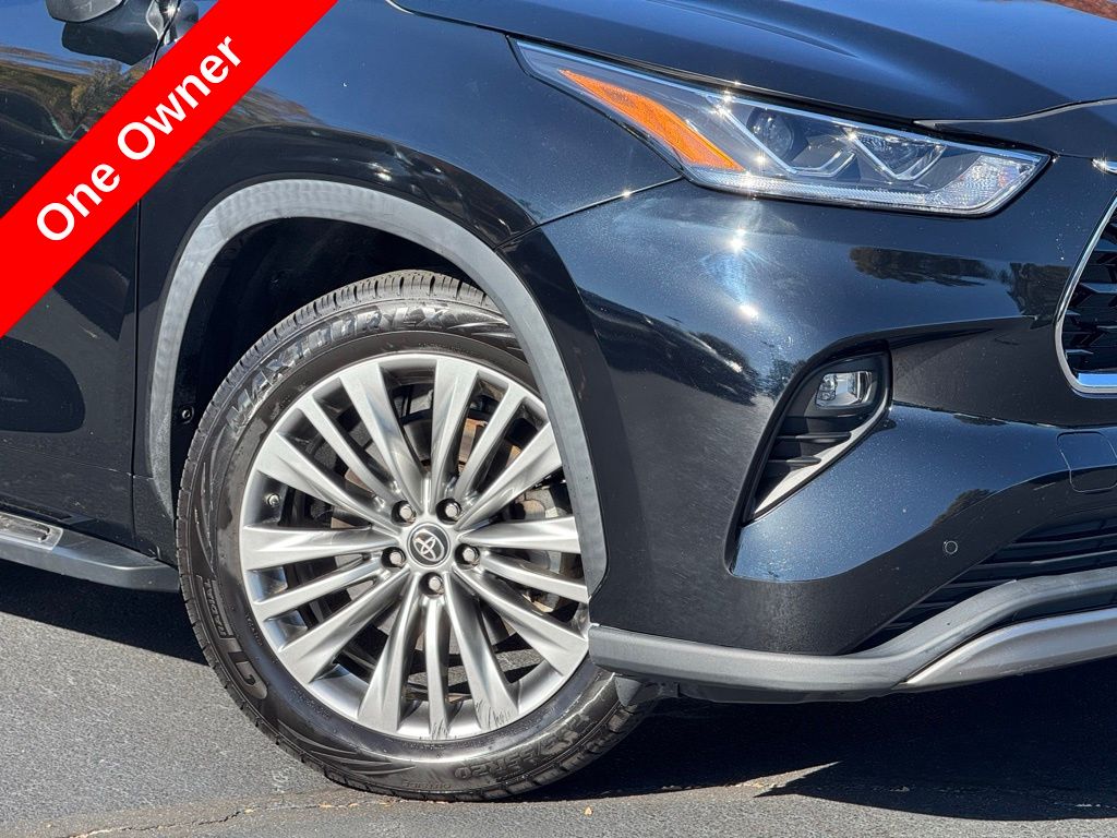 2022 Toyota Highlander Platinum photo 3