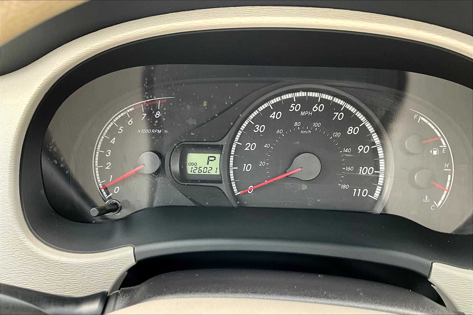 2014 Toyota Sienna LE photo 24