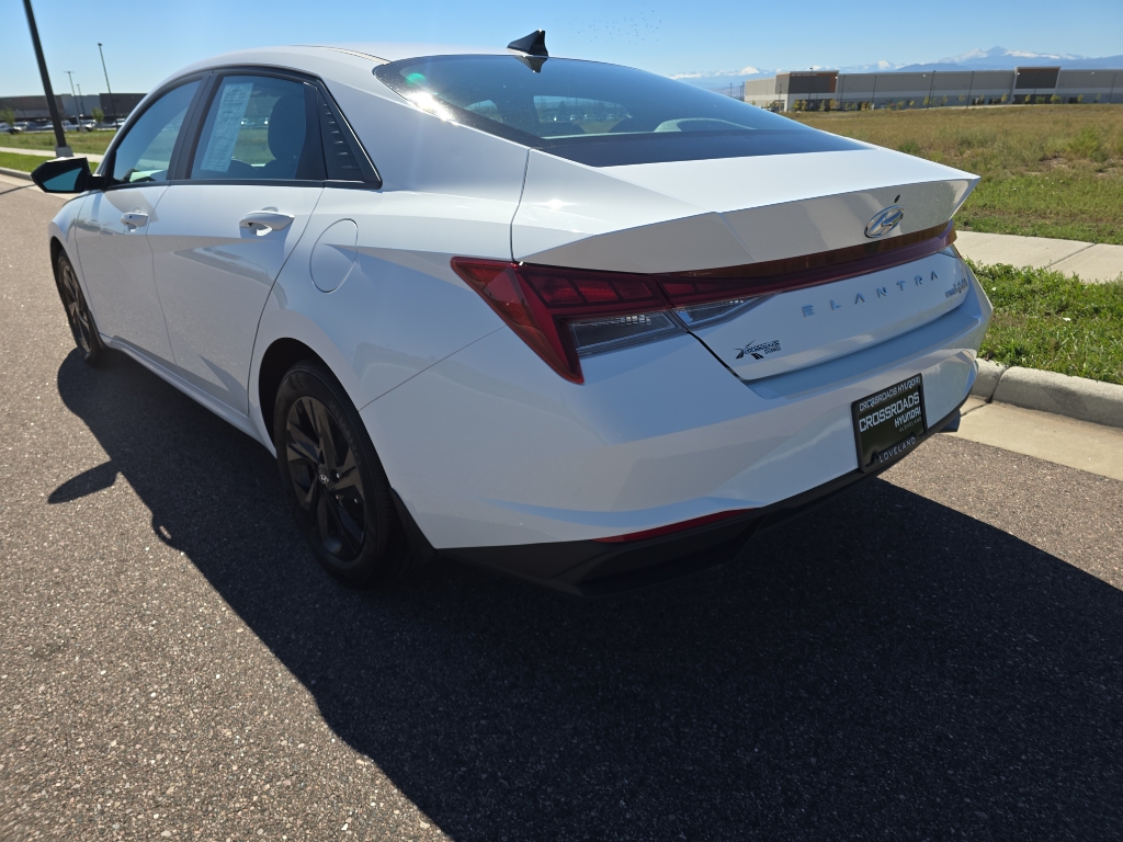 2023 Hyundai Elantra Blue photo 3