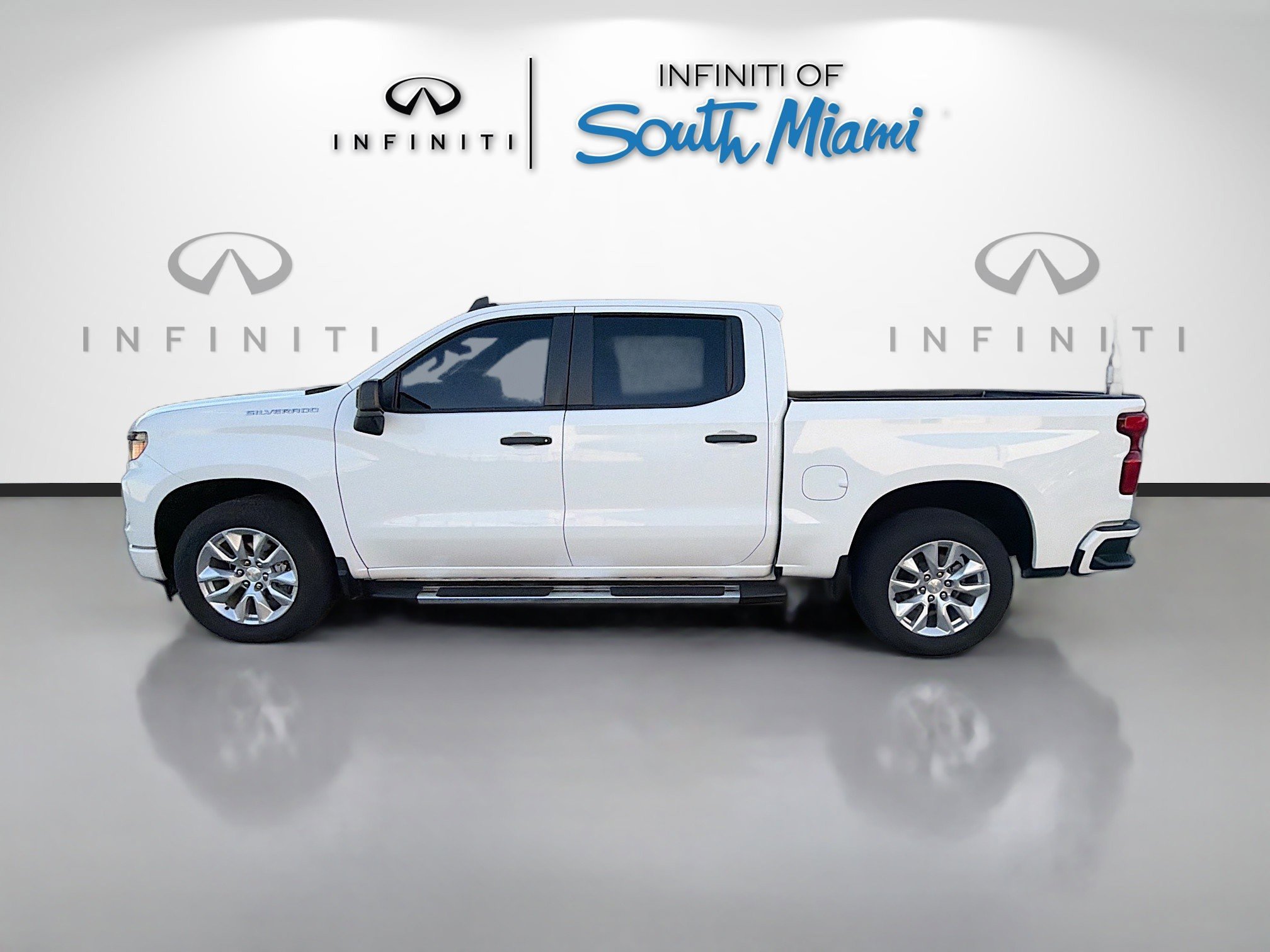 2023 Chevrolet Silverado 1500 Custom photo 2