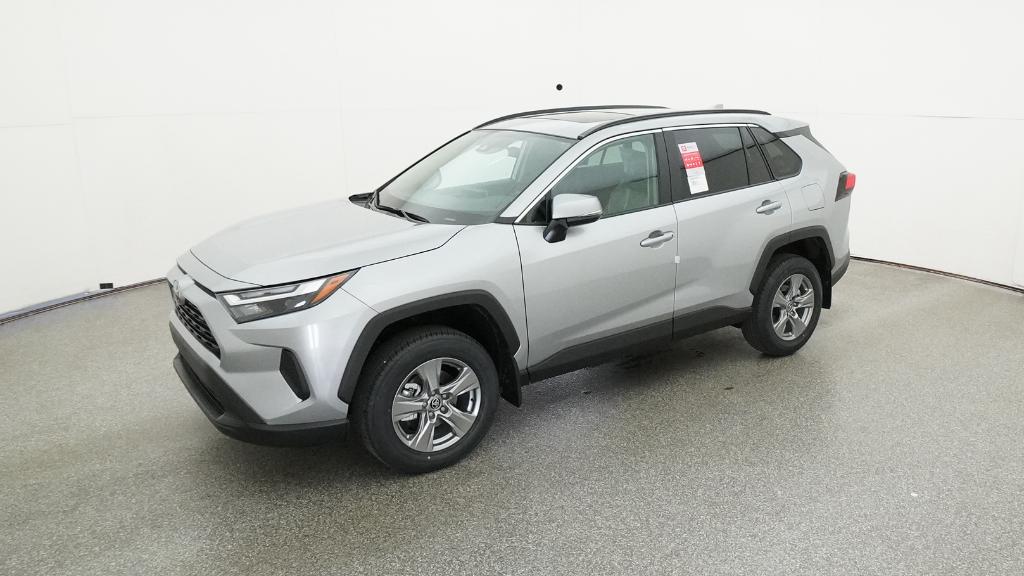 2025 Toyota RAV4 XLE's photo