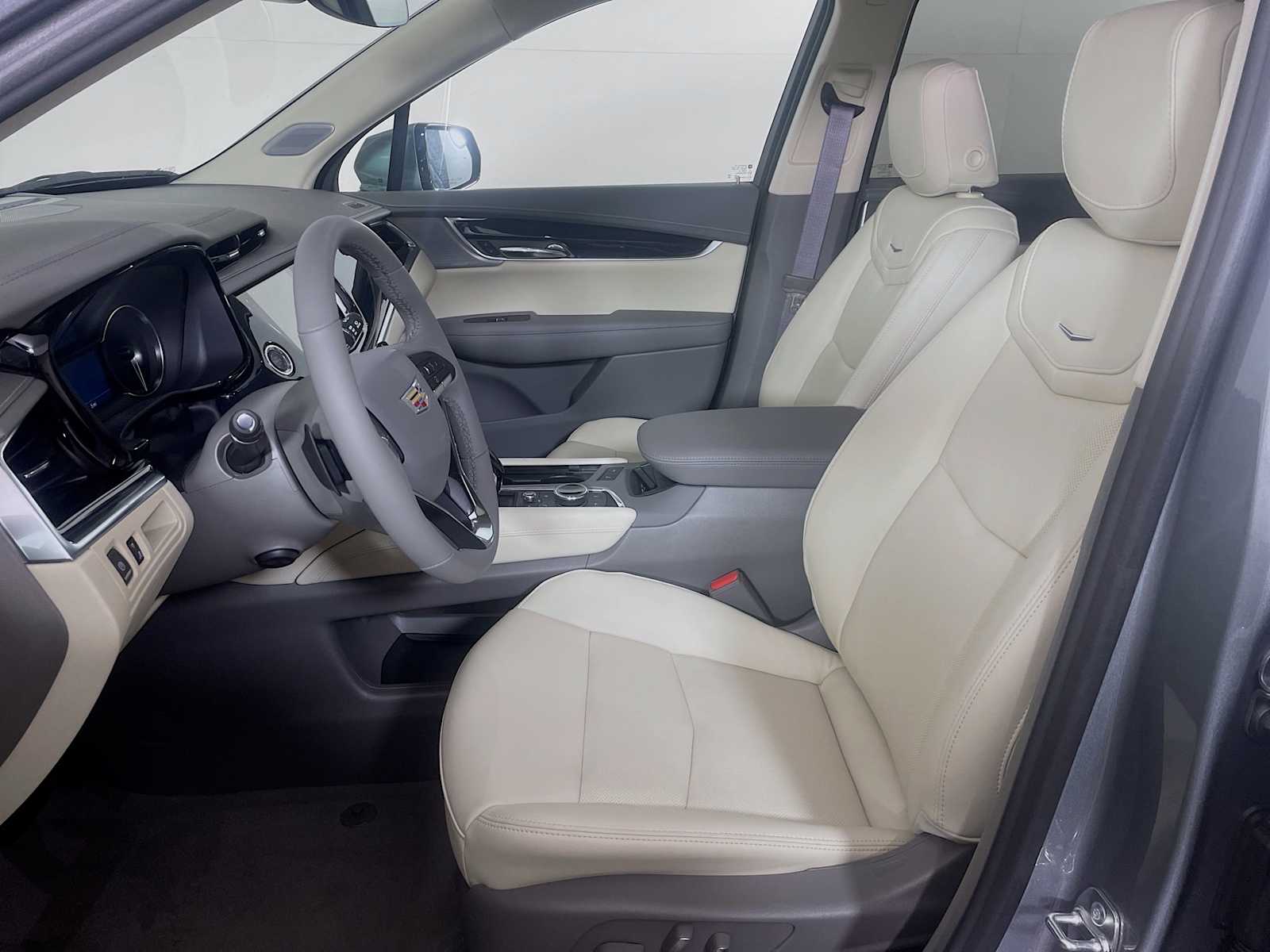 2025 Cadillac XT6 Premium Luxury photo 2