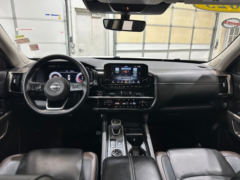 2023 Nissan Pathfinder Platinum photo 24