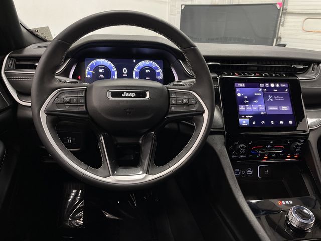 2023 Jeep Grand Cherokee Laredo Altitude photo 4