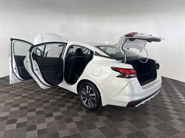 2025 Nissan Versa 1.6 SV photo 13